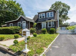 76 Wyona Ave, Selden, NY 11784