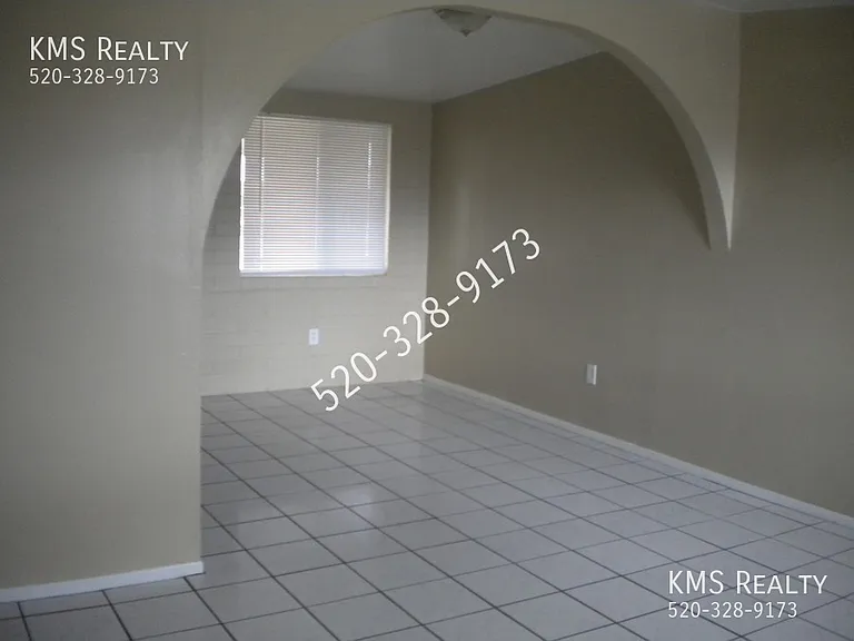 1711 E Canada St — Photo 5