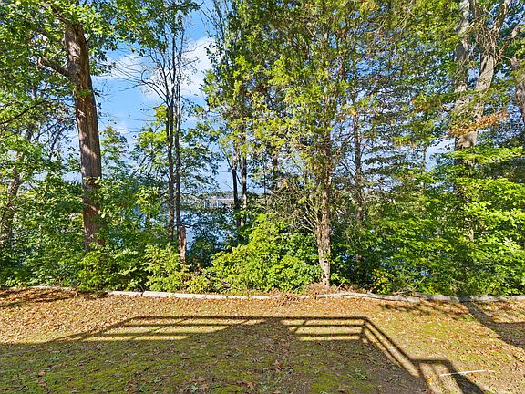 3rd image of 154 Twin Rivers Dr