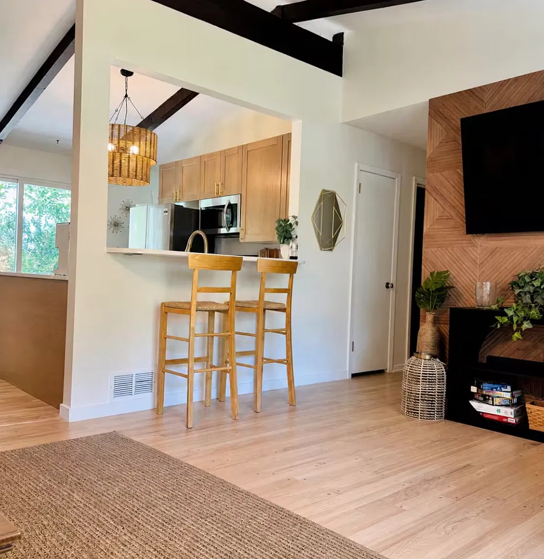896 Hadley Lane North - 896 — Photo 3