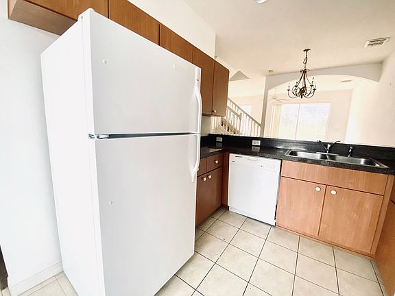 3rd image of 1194 S Beach Cir