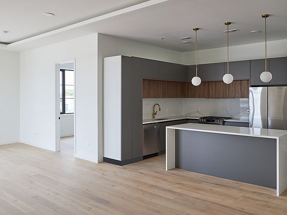 5th image of 514 N Leavitt St #301