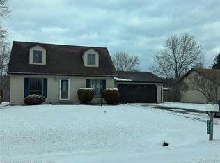 3354 Sapphire Ln, Fort Gratiot, MI 48059