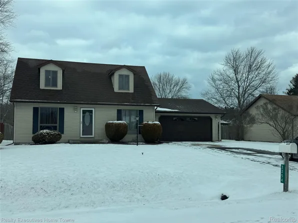 3354 Sapphire Ln, Fort Gratiot, MI 48059