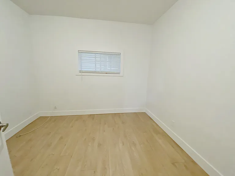 236 Princess Ave — Photo 5