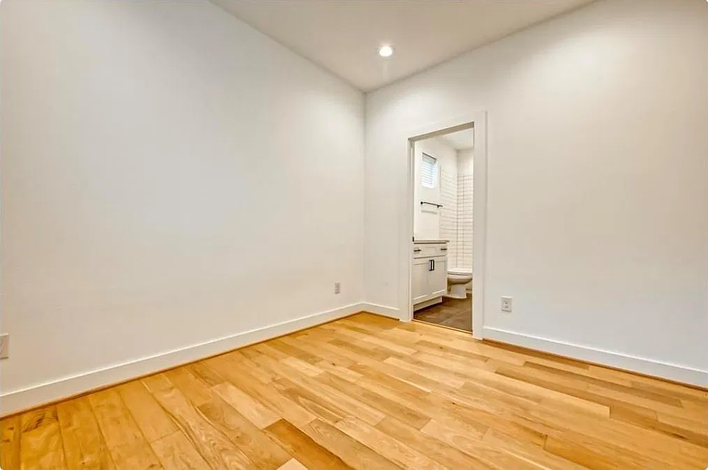 3 bed, 3.5 bath, 2041 sqft, $2,800 — Photo 4