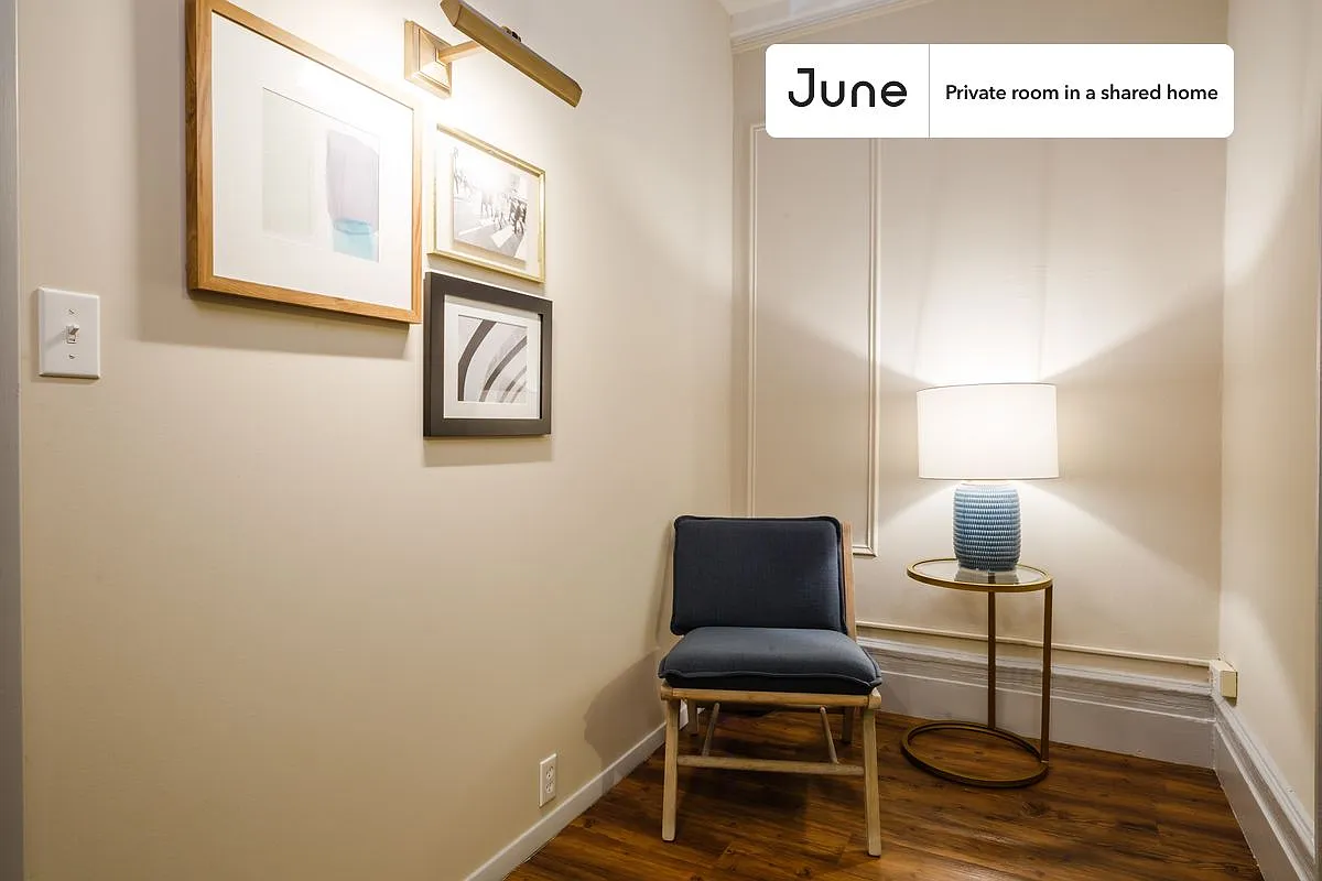 Full bedroom in 5 bed/1 bath home in Hell's Kitchen #138 3D — Photo 4