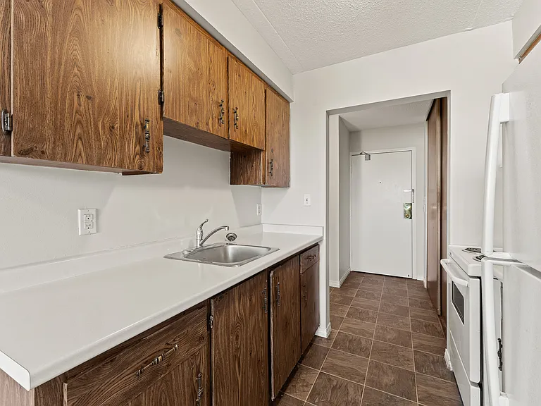3576 Peter St — Photo 12
