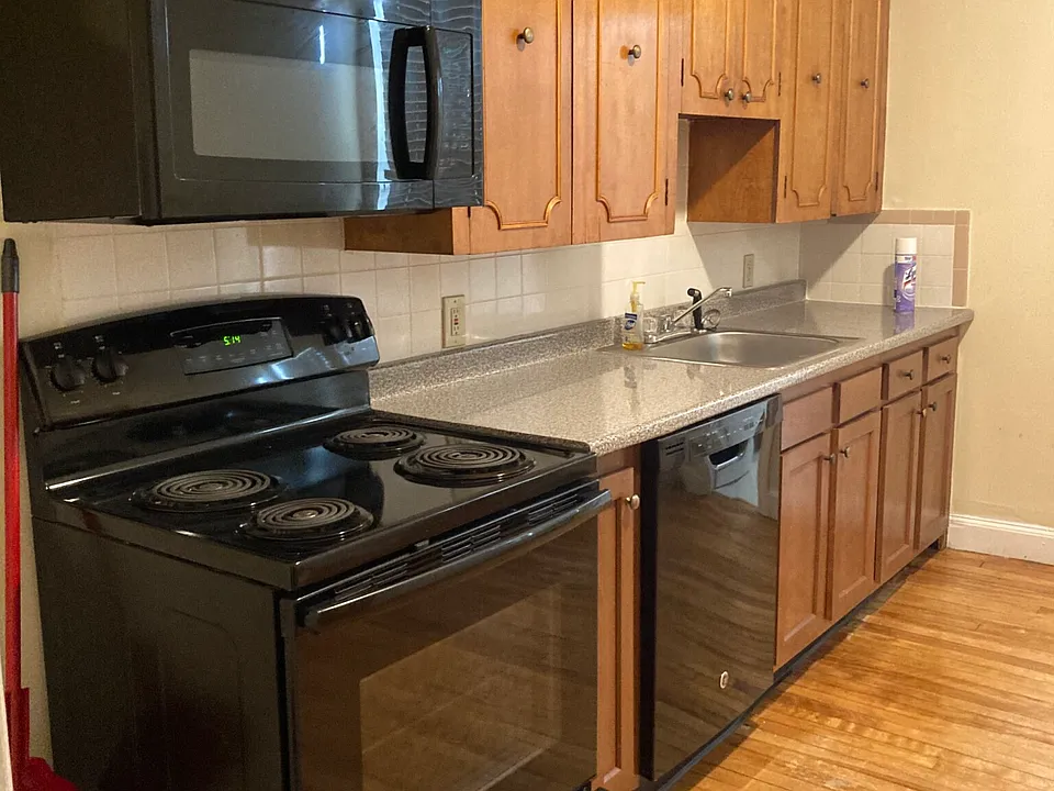 135 Merriam Ave #3