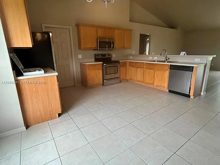 4129 NE 19th Pl — Photo 13