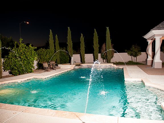 Pool & Water Features