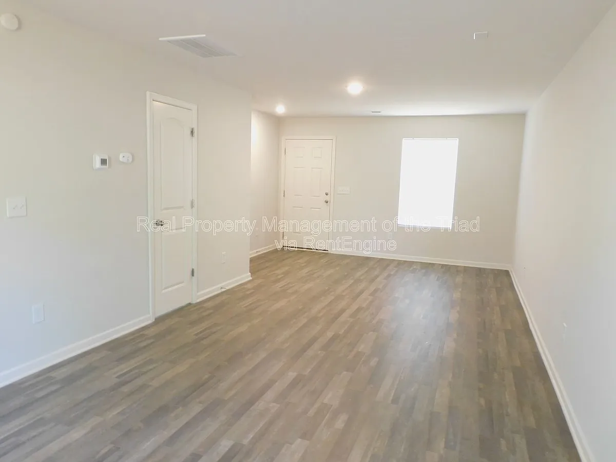 Building Photo - 604 Quail Ln