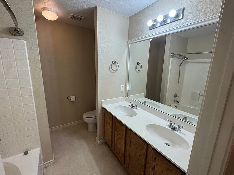 8831 Holliday Ln — Photo 7