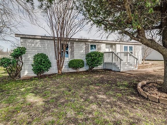 3rd image of 915 Edgar Ct