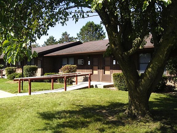 Unforgettable summers at Akron Gardens