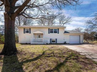 1313 15th St, Wamego, KS 66547