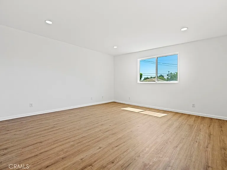 11549 Kagel Canyon St — Photo 16