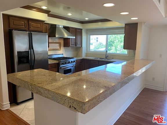 4th image of 10390 W La Grange Ave #304