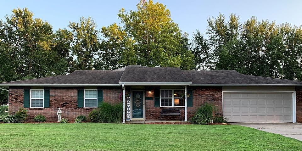 1st image of 1708 Colonial Dr