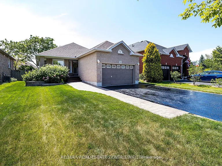 36 Padfield Dr — Photo 2