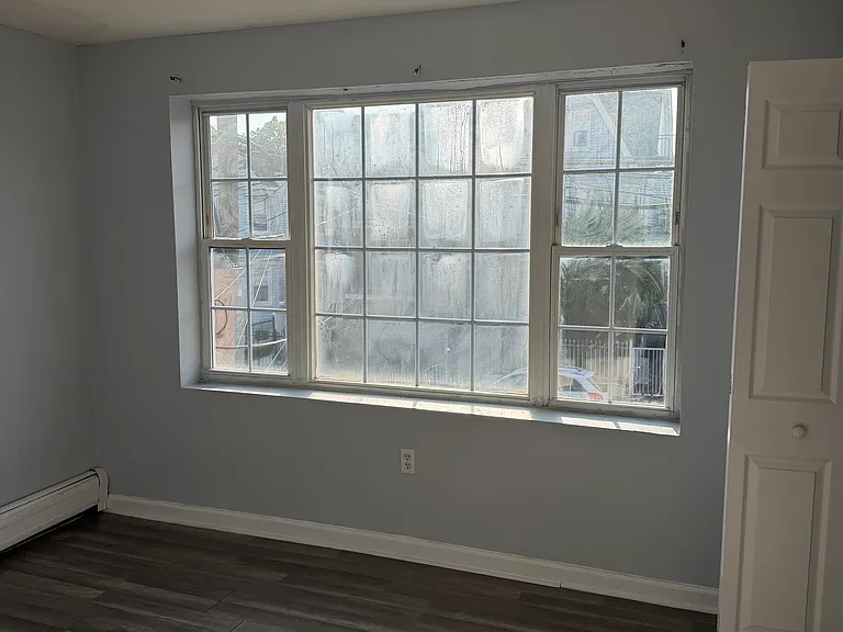 335-343 Sanford Ave #2R — Photo 4