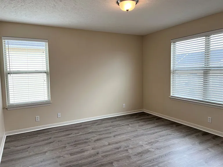 1934 Falsetto Ln — Photo 20
