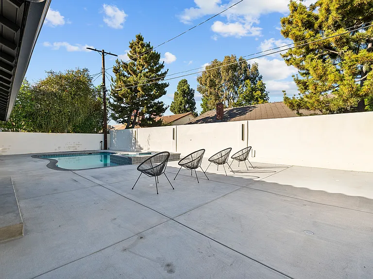 14145 Weddington St — Photo 37