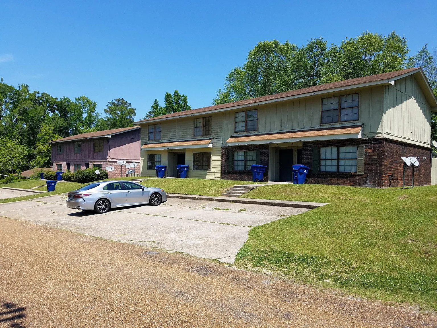 2 bed, 1.5 bath, $750 — Photo 1