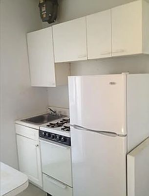3rd image of 406 E 9th St APT 15
