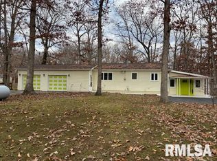 15296 Magnolia Dr, Girard, IL 62640