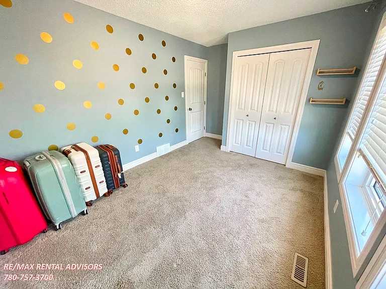 2429 Austin Cres SW — Photo 17