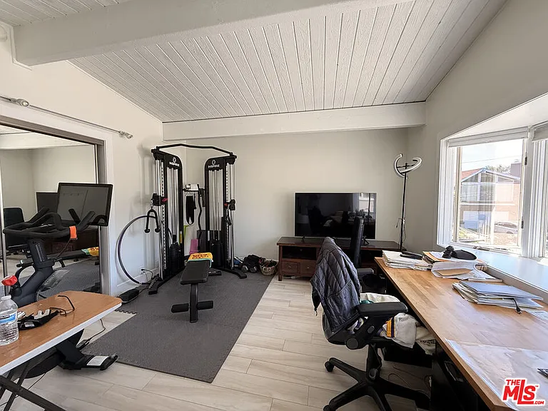 200 Larsson St — Photo 24