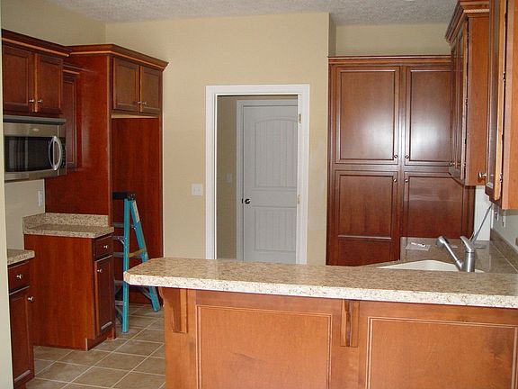 4th image of 3008 Colonial Ct