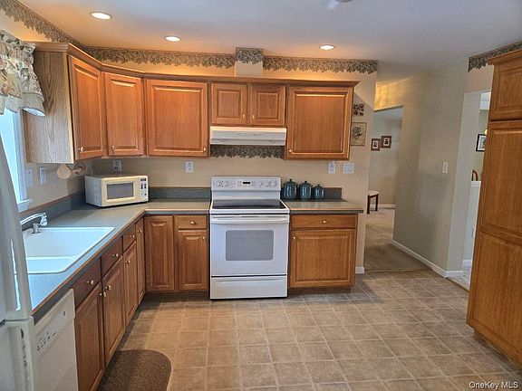 5th image of 1407 Middle Road #265