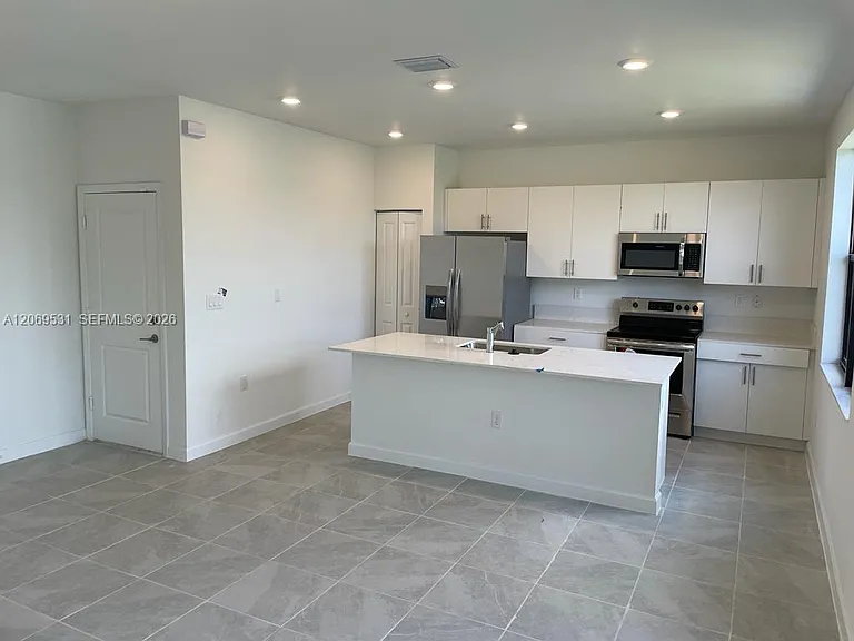 10007 SW 231st Ln — Photo 4