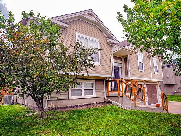 3rd image of 707 NW Green Dr