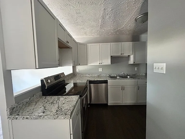 6466 Kelmscot Ct — Photo 7