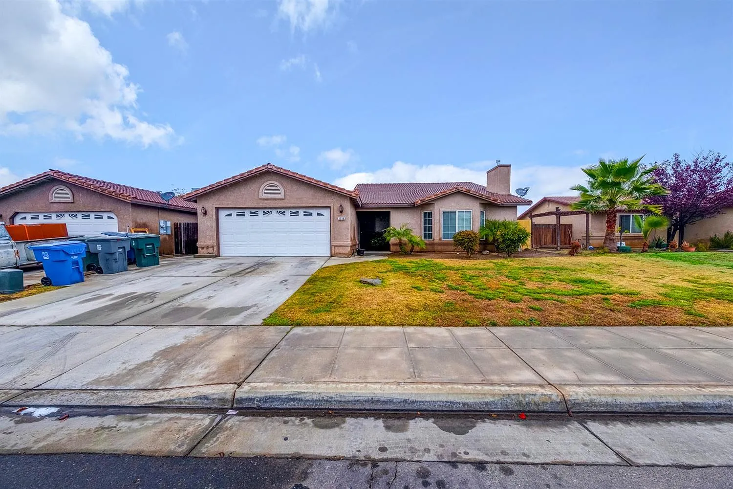 1749 Hoover Ave photo 1