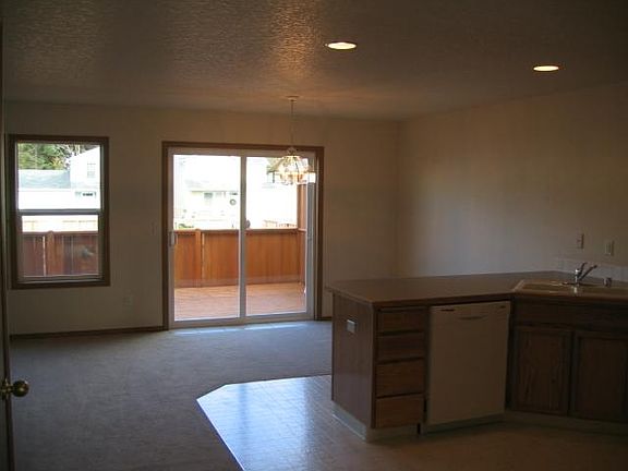 4th image of 8442 13th Ave SE