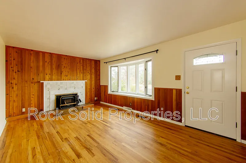 3 bed, 1.0 bath, 1850 sqft, $1,850 — Photo 4