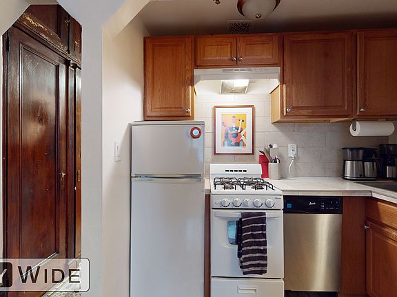 3rd image of 16 W 69th St APT 10