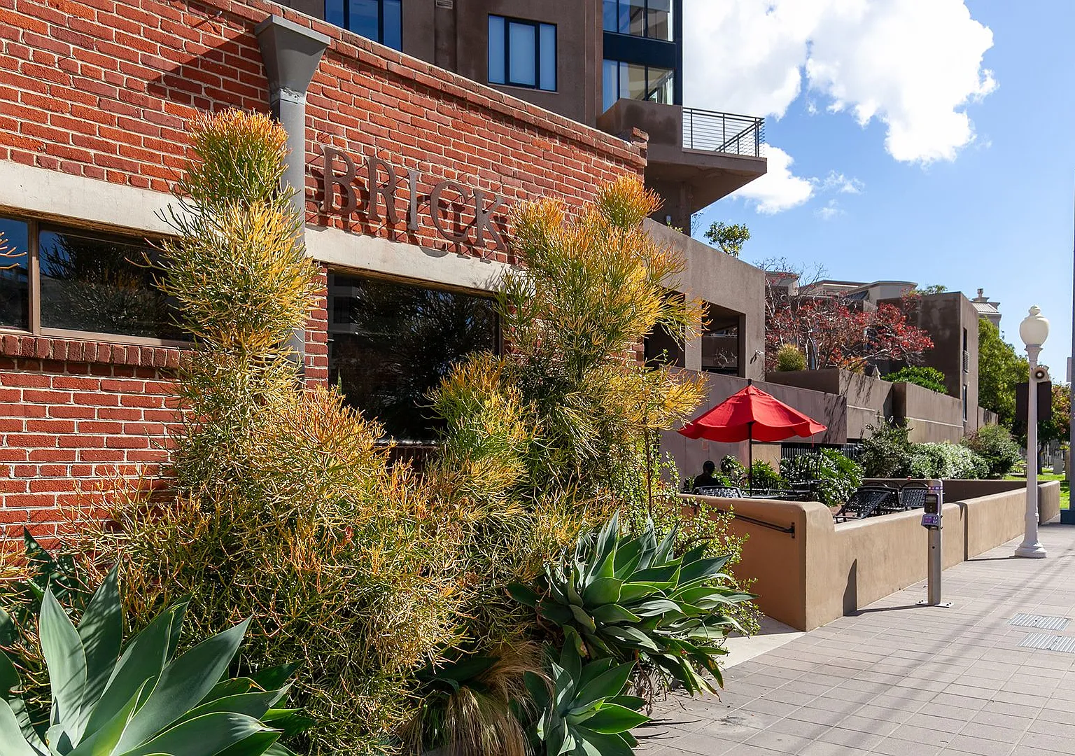 Sophisticated Urban Living in the Heart of San Diego's Marina District — Photo 4