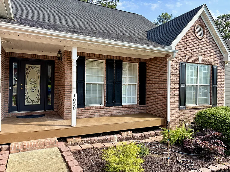 1050 Chapel Hill Dr — Photo 1