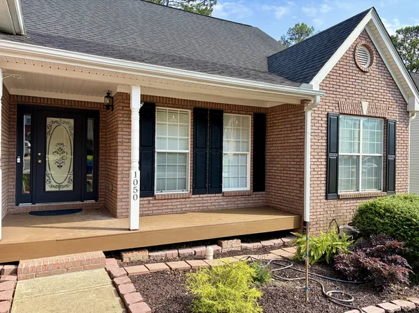 1050 Chapel Hill Dr, Lawrenceville, GA 30045