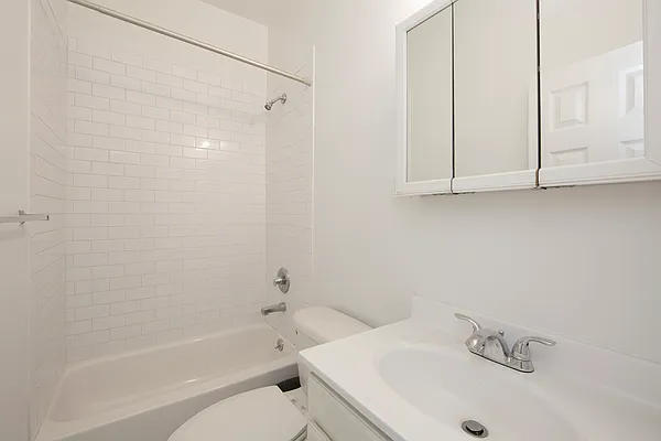 Rented by R New York | media 7