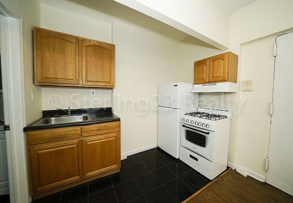 1st image of 3701 31st Ave APT 1R