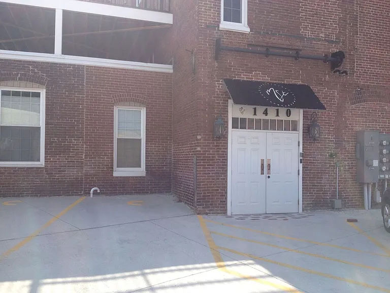 Monroe Street Suites — Photo 27