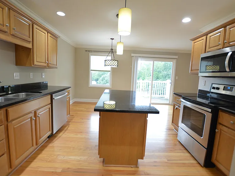 232 Newberry Ln — Photo 2