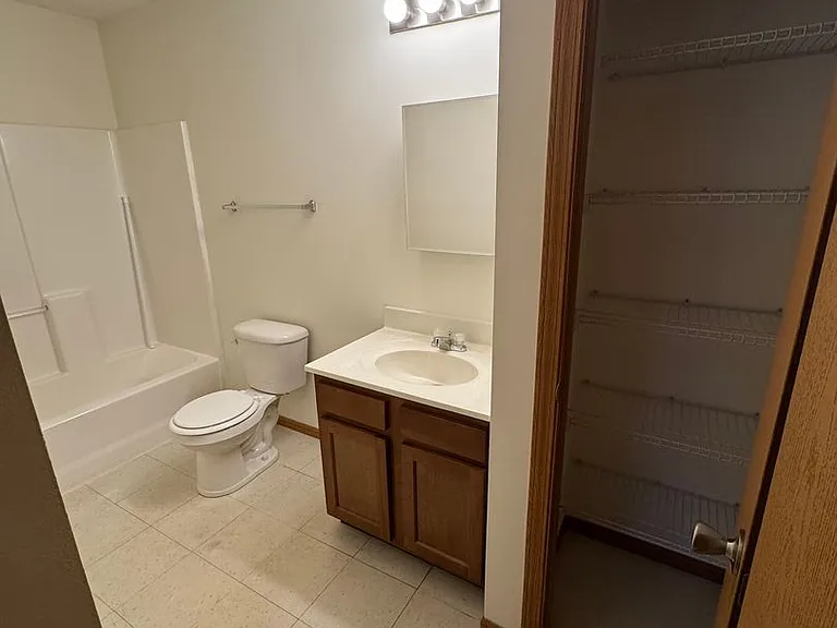 Southern Winds Apartments — Photo 41