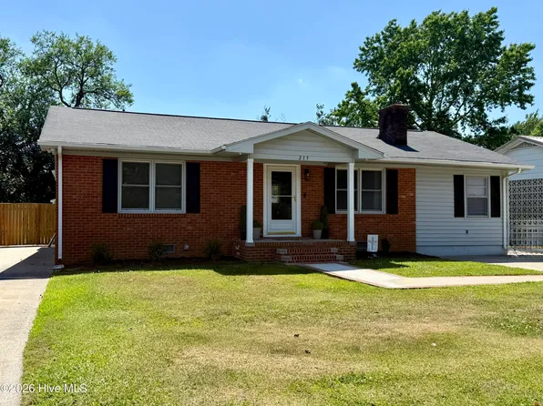 215 N Edgewood Avenue, Williamston, NC 27892